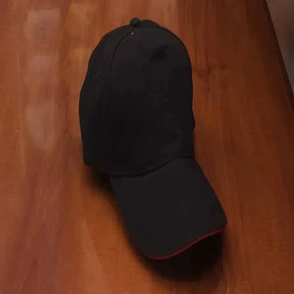 Black Cap Red Sandwitch